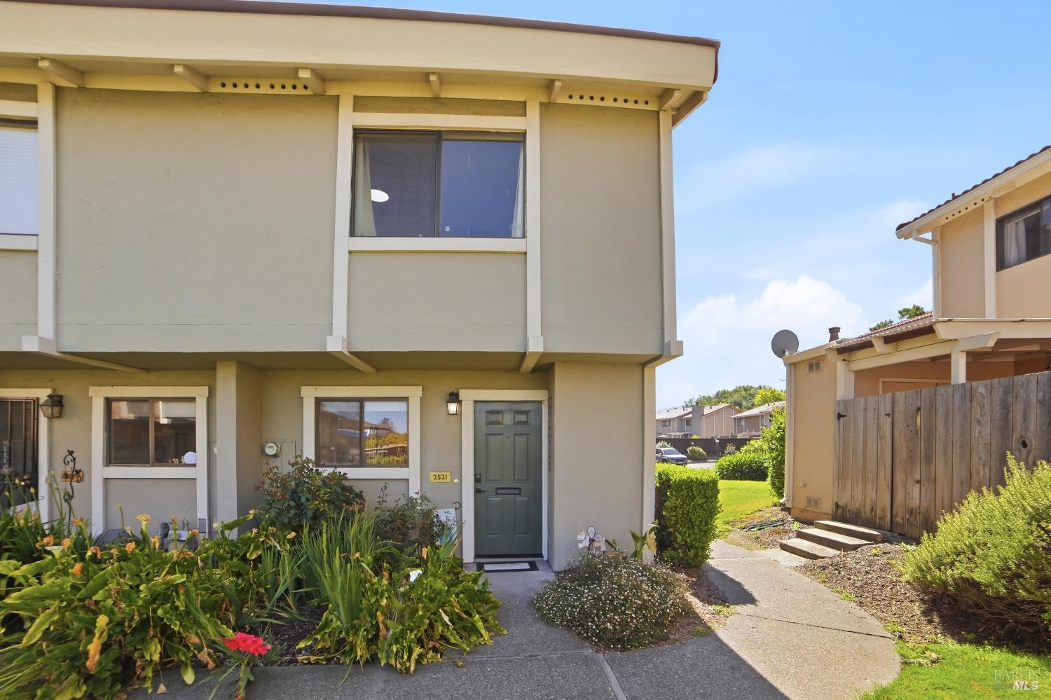 2521 Vallejo Street Santa Rosa, CA 95405 - Photo 3 of 36