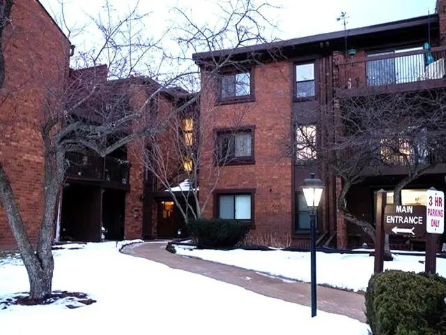 $125,000 | 2929 Sunnyside Drive, Unit B326, Rockford, IL 61114