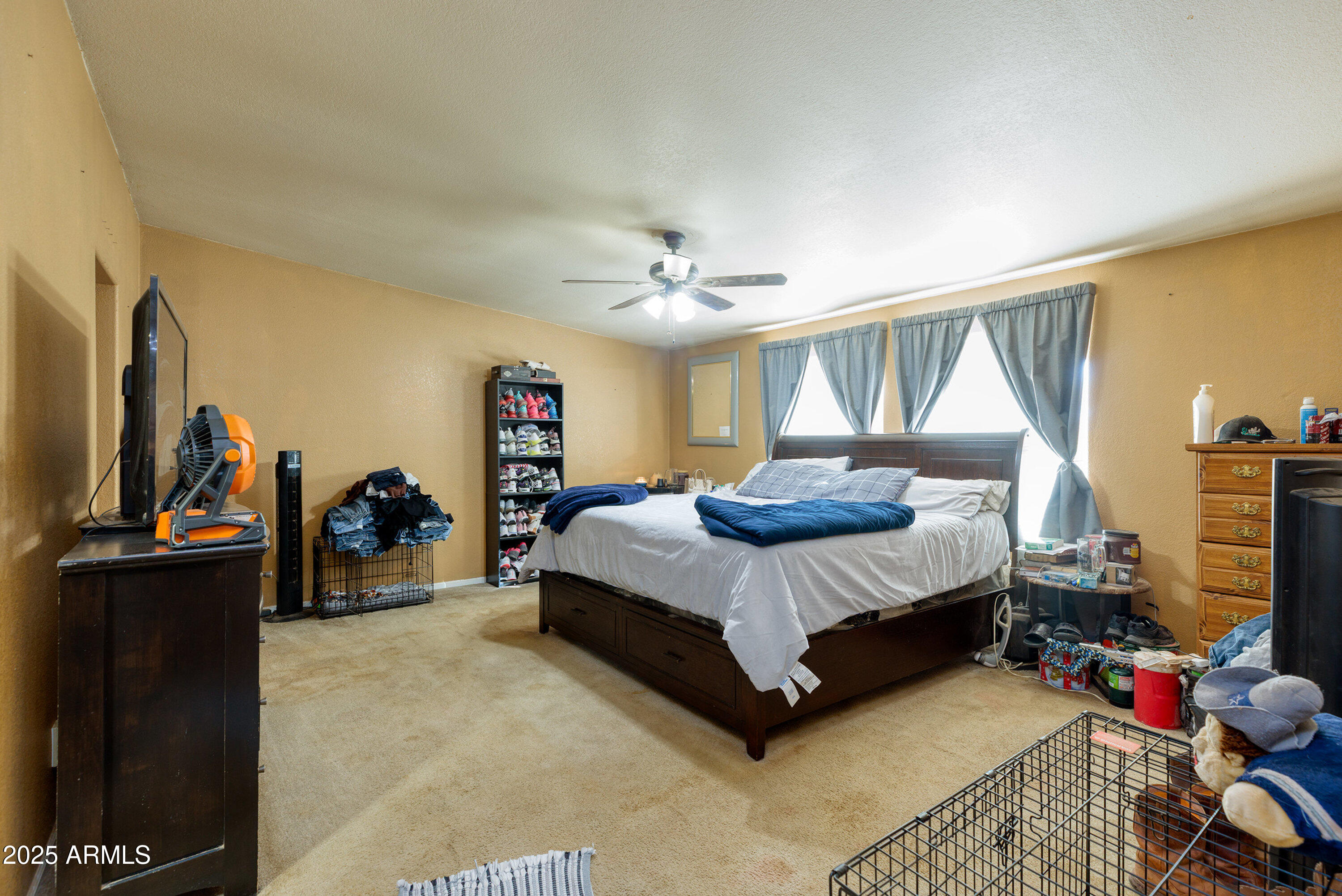1008 West Rim View Road Payson, AZ 85541 - Photo 15 of 25 a bedroom with a bed and a chandelier