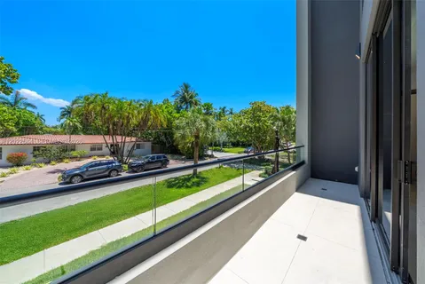 $8,950,000 | 900 Northeast 75th Street, Miami, FL 33138