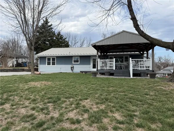 $299,000 | 402 4th Street, Stewartsville, MO 64490
