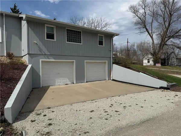 $299,000 | 402 4th Street, Stewartsville, MO 64490