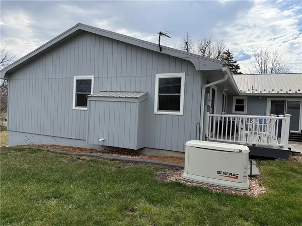 $299,000 | 402 4th Street, Stewartsville, MO 64490