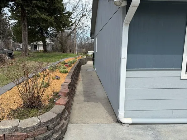 $299,000 | 402 4th Street, Stewartsville, MO 64490