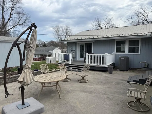$299,000 | 402 4th Street, Stewartsville, MO 64490