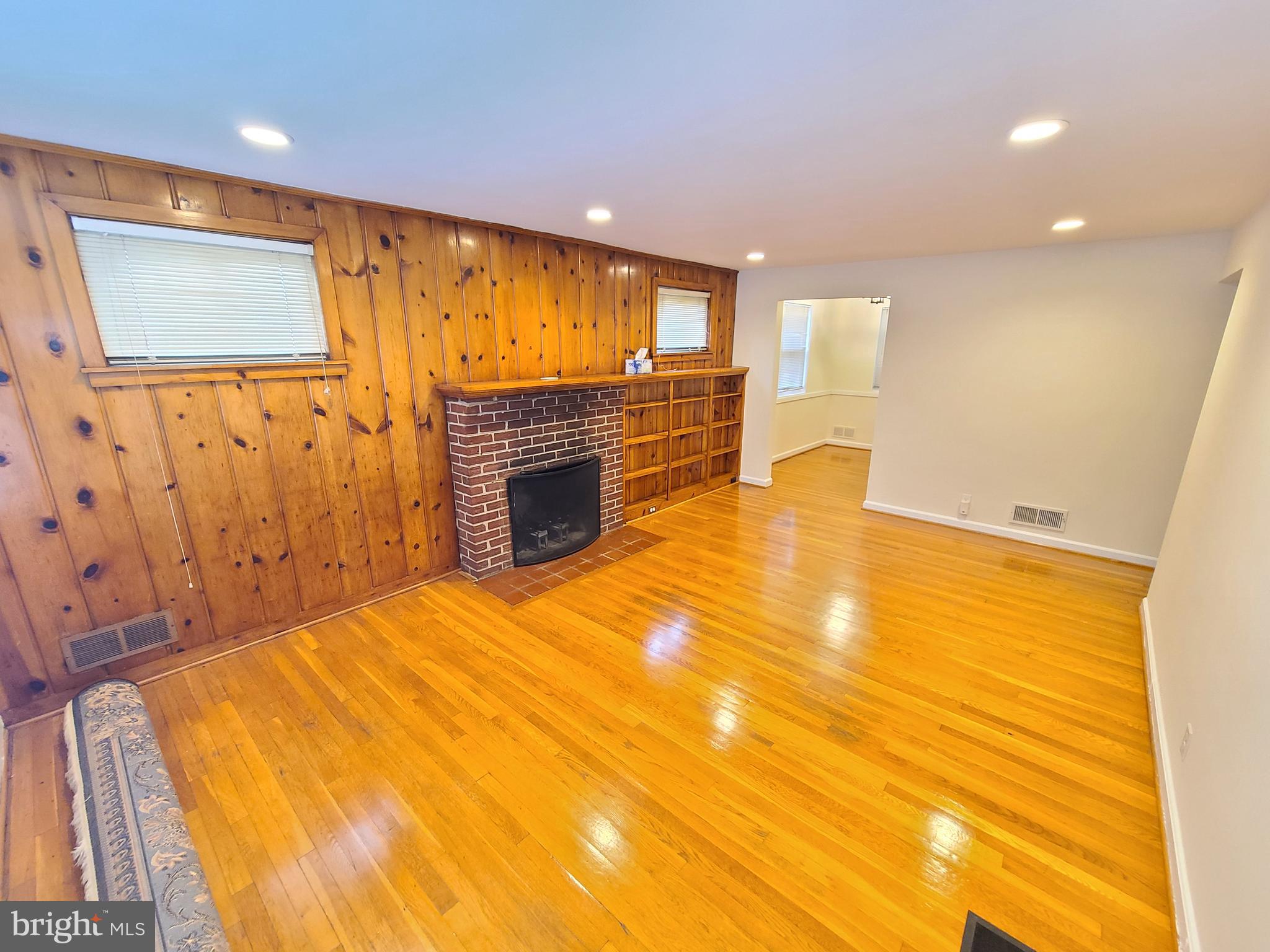 3605 Randolph Road Silver Spring, MD 20902 - Photo 5 of 36 Living Room