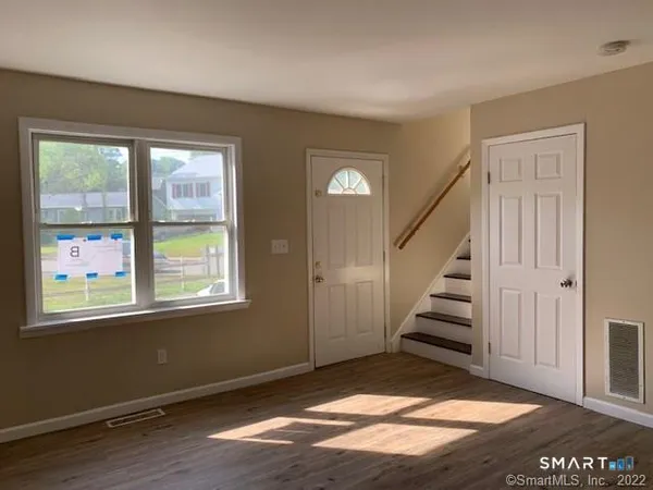 $2,550 | 15 Krakow Street, Unit A, Derby, CT 06418