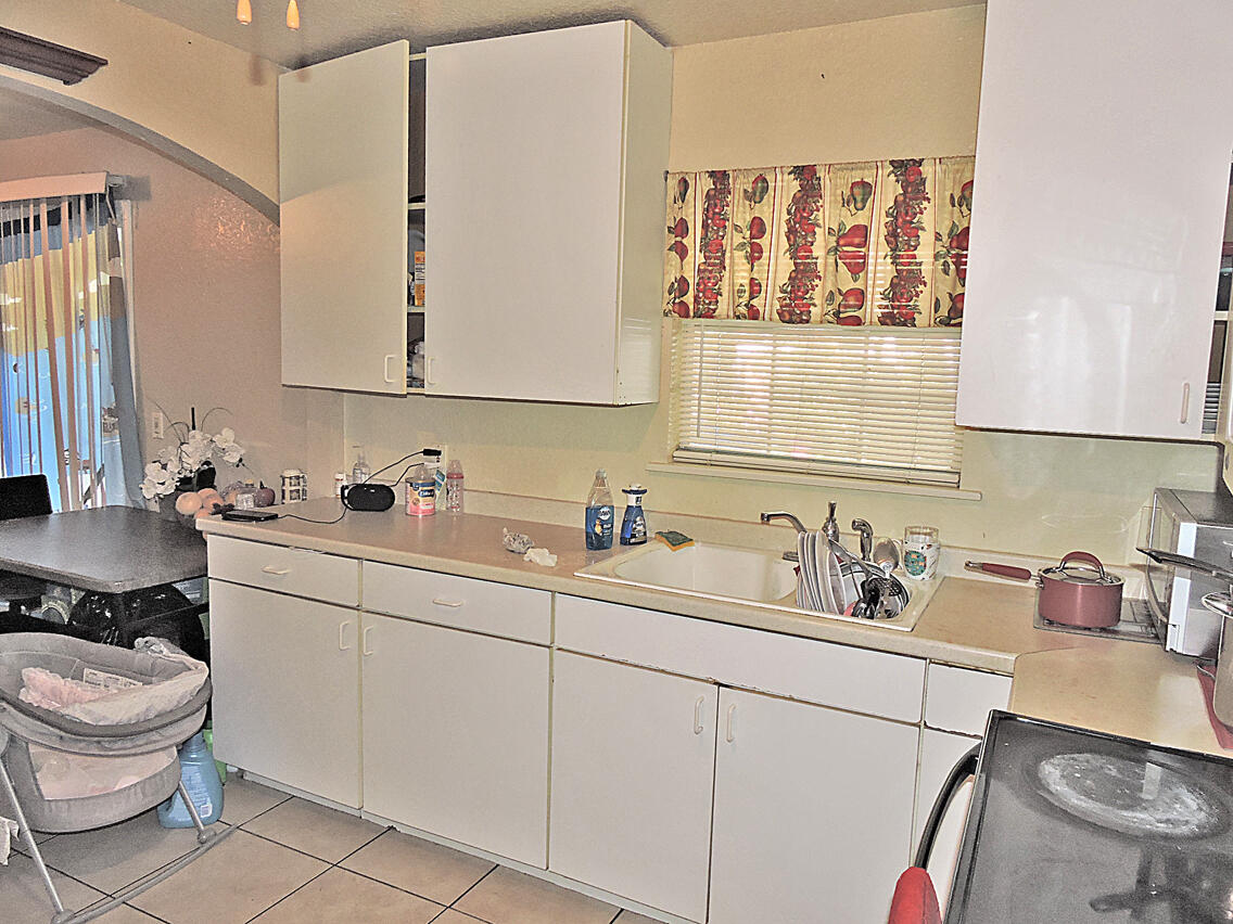 4361 Davis Road Lake Worth, FL 33461 - Photo 15 of 54 DSCN8775