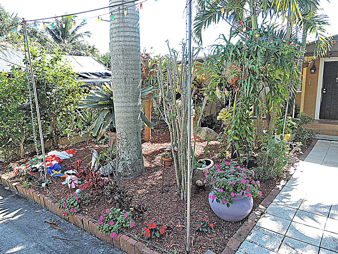 4361 Davis Road Lake Worth, FL 33461 - Photo 2 of 54 DSCN8810