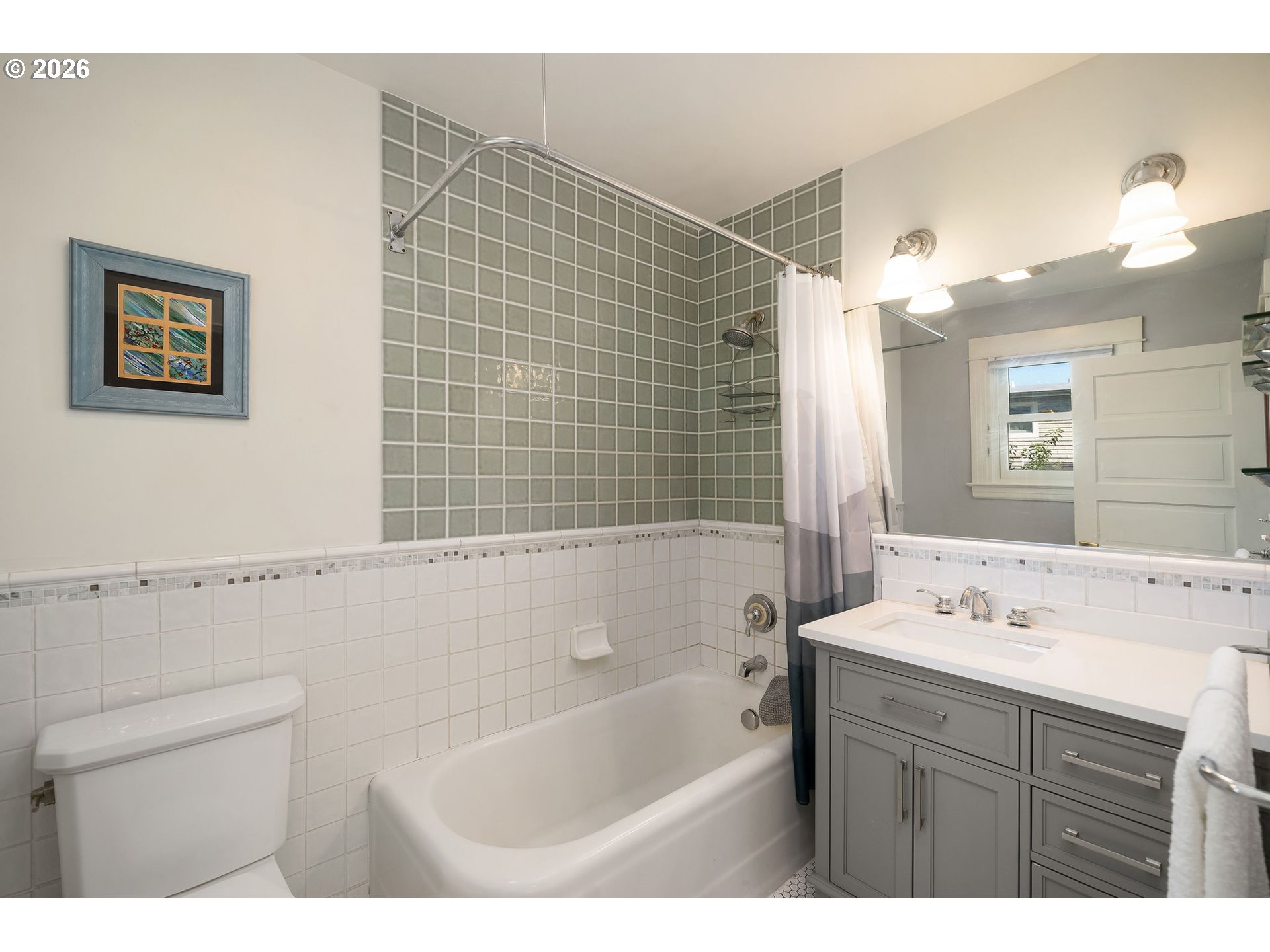 2127 Southwest Elm Street Portland, OR 97201 - Photo 26 of 48 Bathroom