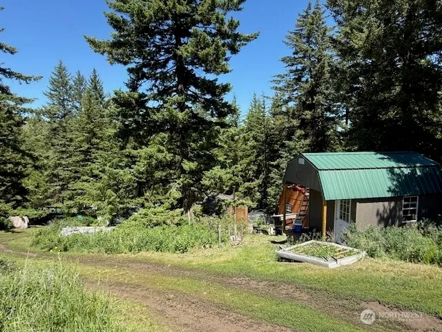 an aerial view of a house with yard and lake view