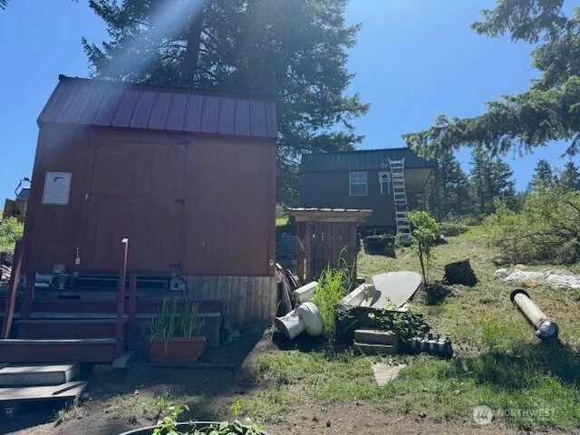 a view of a backyard with plants and a fountain