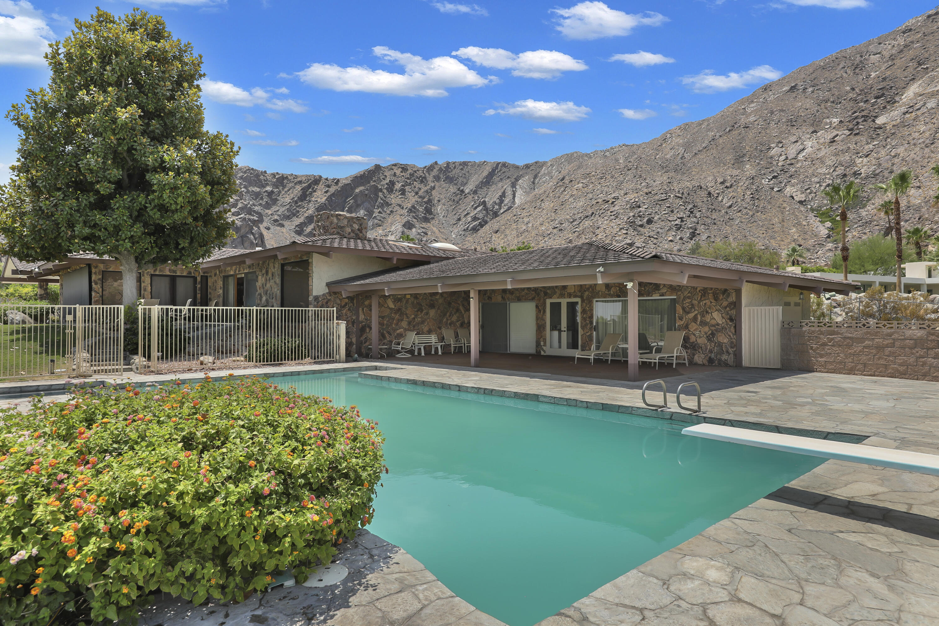 770 South La Mirada Road Palm Springs, CA 92264 - Photo 28 of 39 a front view of a house with a yard
