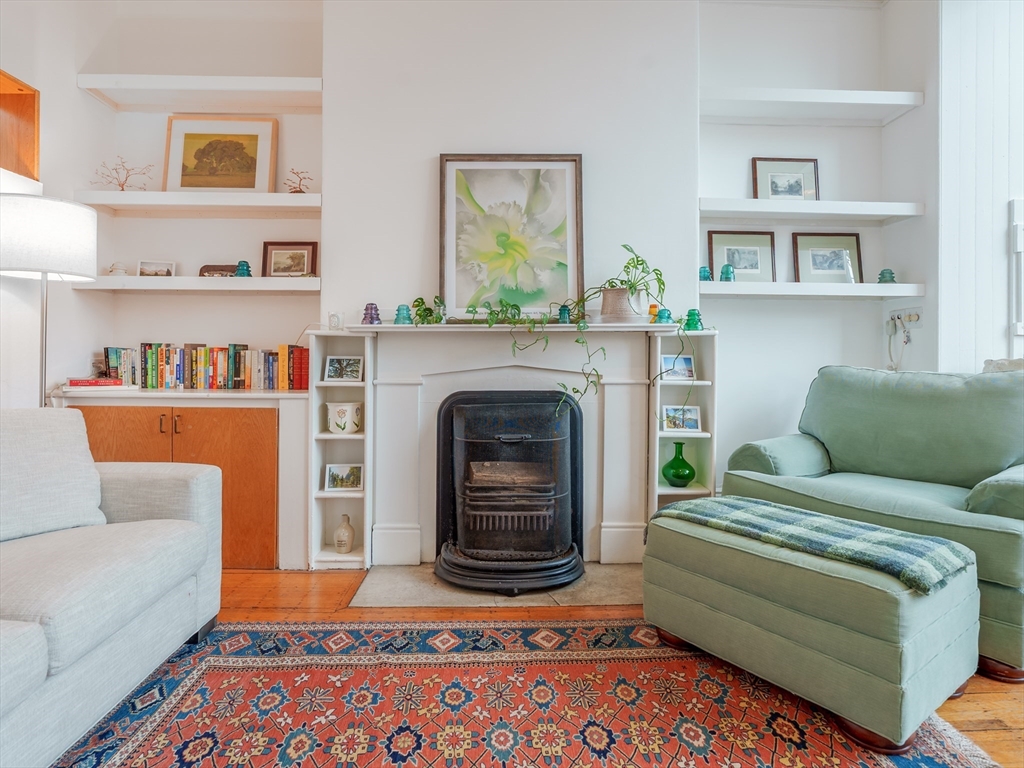 31 Pinckney Street, Unit 4B Boston, MA 02114 - Photo 2 of 14