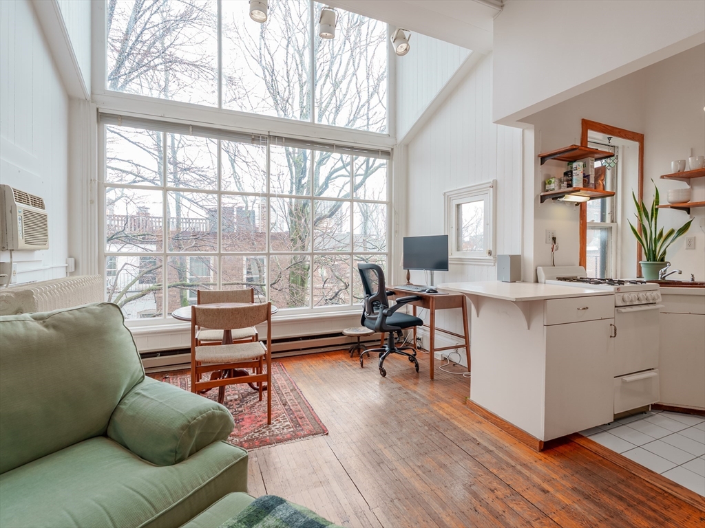 31 Pinckney Street, Unit 4B Boston, MA 02114 - Photo 3 of 14