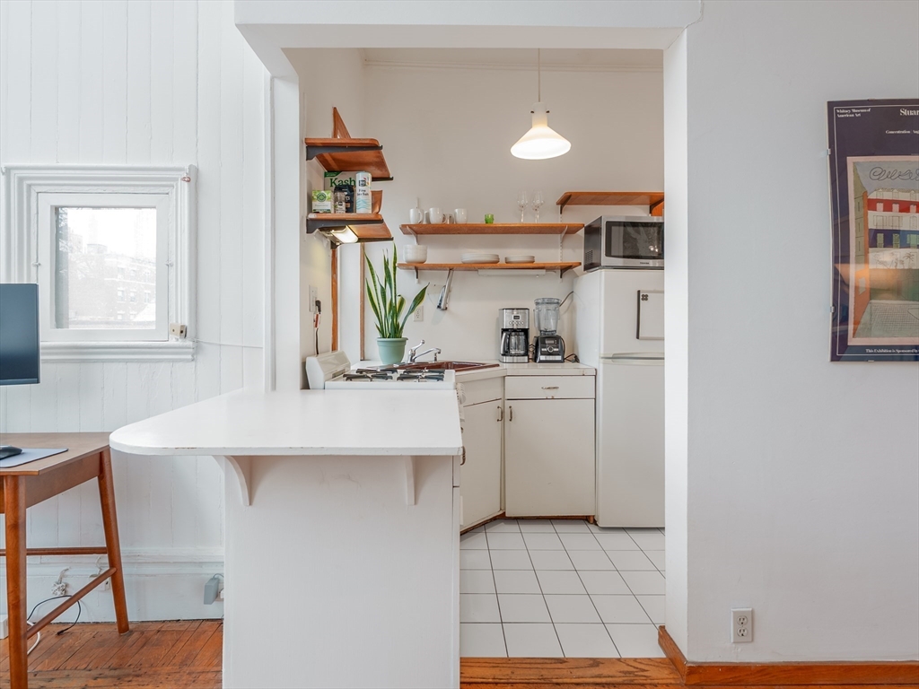 31 Pinckney Street, Unit 4B Boston, MA 02114 - Photo 5 of 14