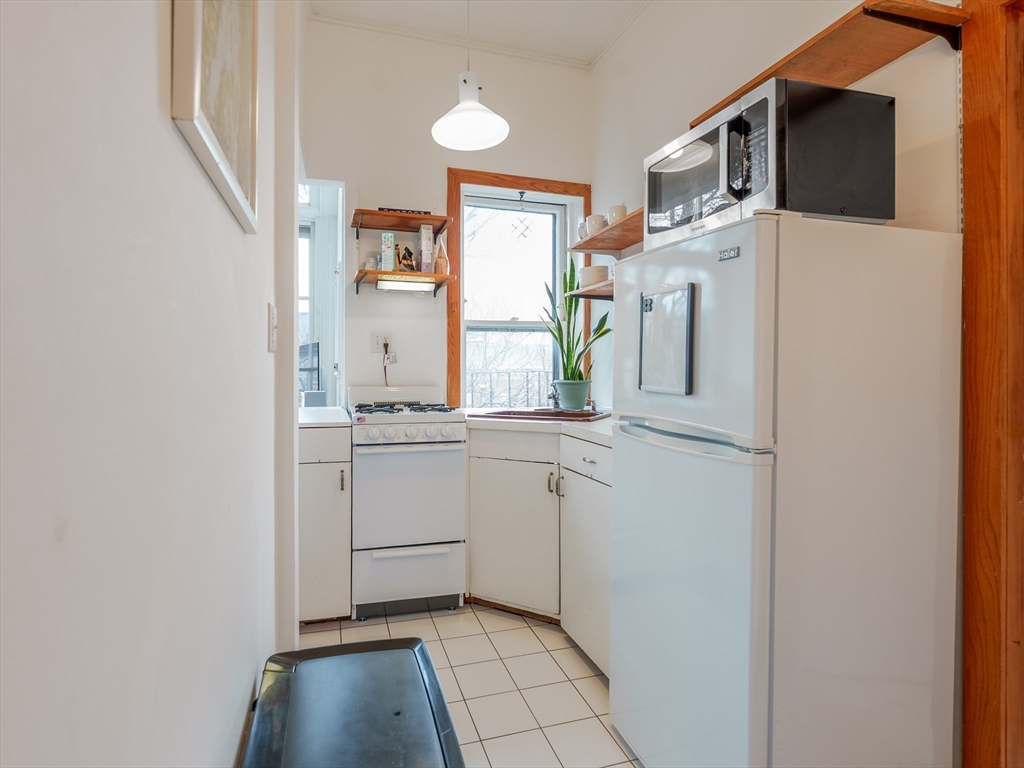 31 Pinckney Street, Unit 4B Boston, MA 02114 - Photo 7 of 14