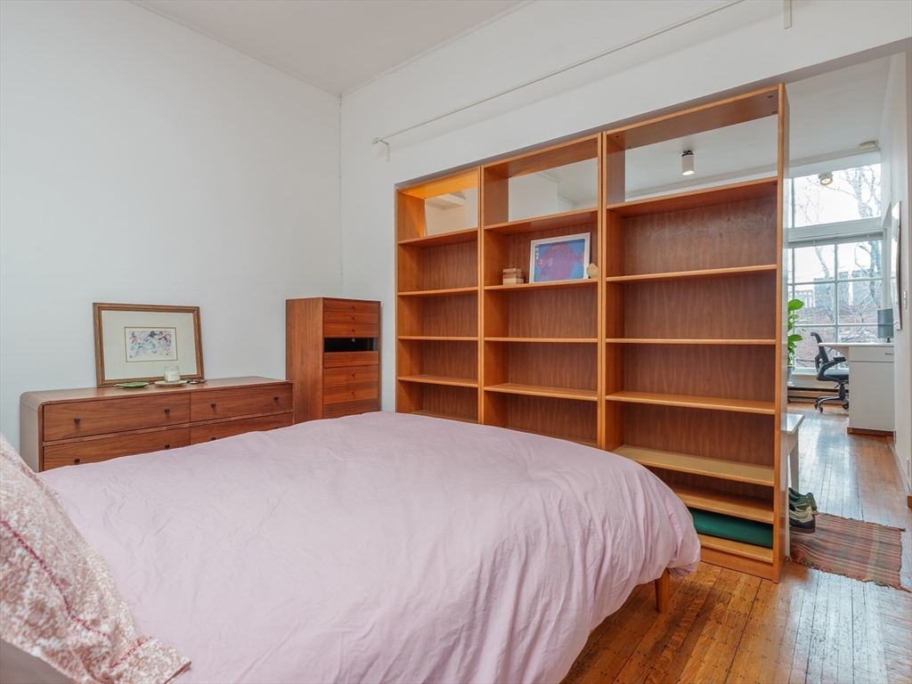 31 Pinckney Street, Unit 4B Boston, MA 02114 - Photo 9 of 14