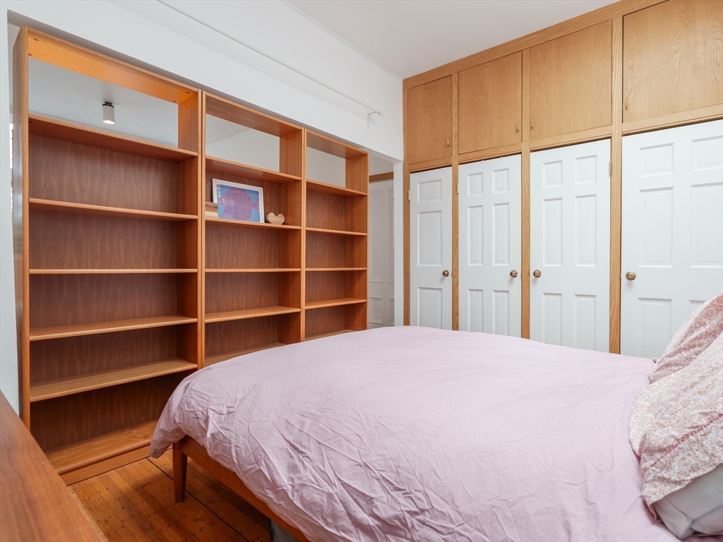 31 Pinckney Street, Unit 4B Boston, MA 02114 - Photo 10 of 14