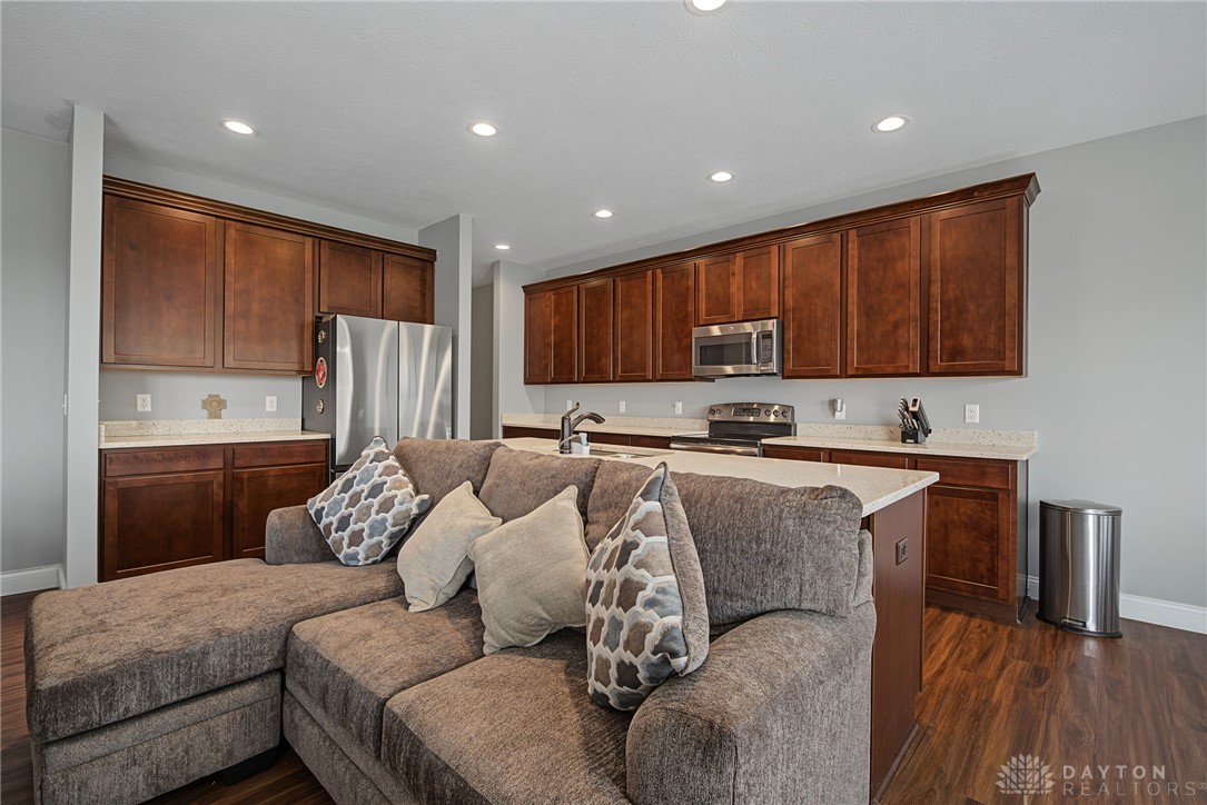 961 Reeder Circle Dayton, OH 45458 - Photo 10 of 39