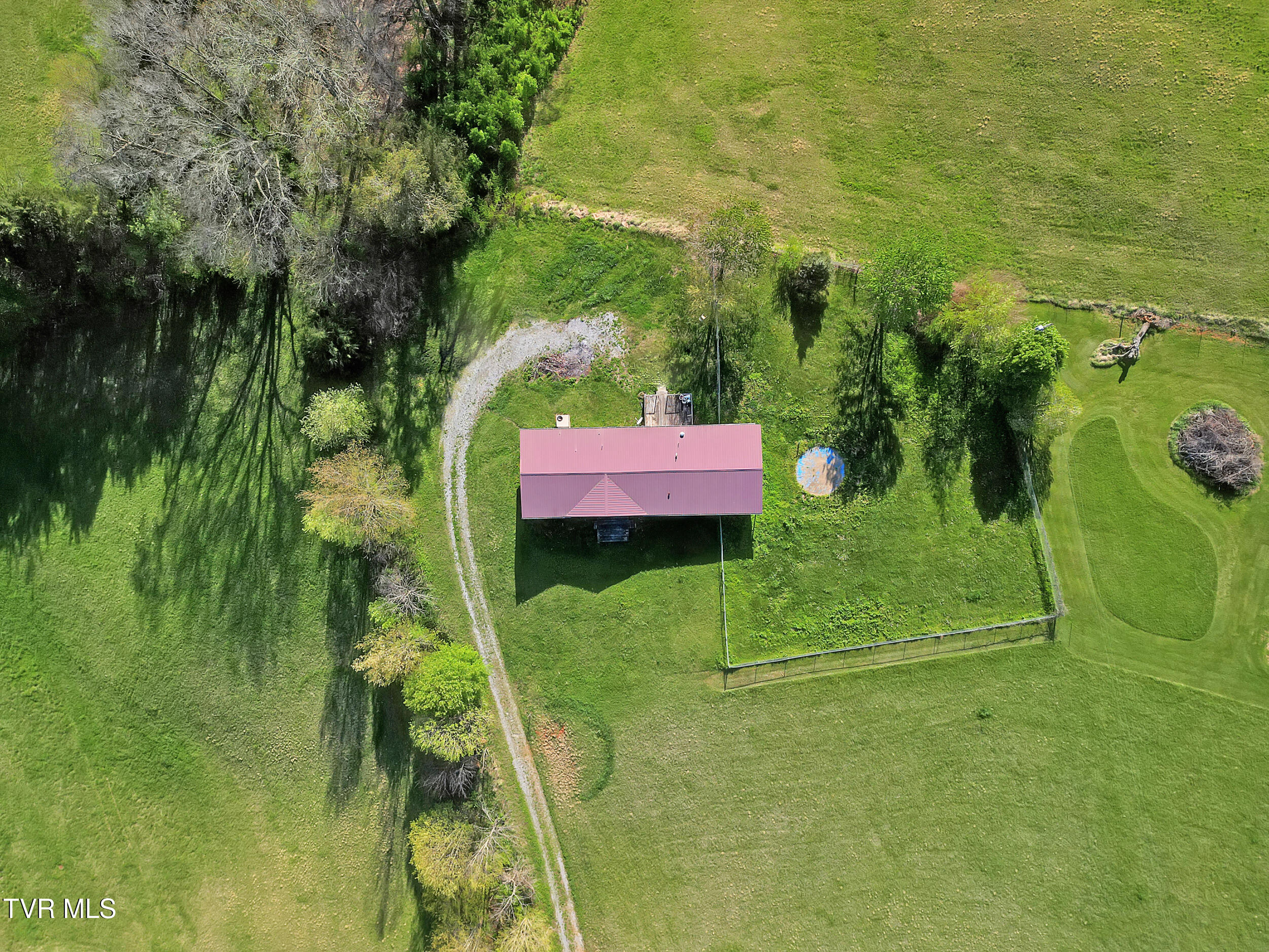 882 Jim Fox Road Greeneville, TN 37743 - Photo 5 of 29 35_13