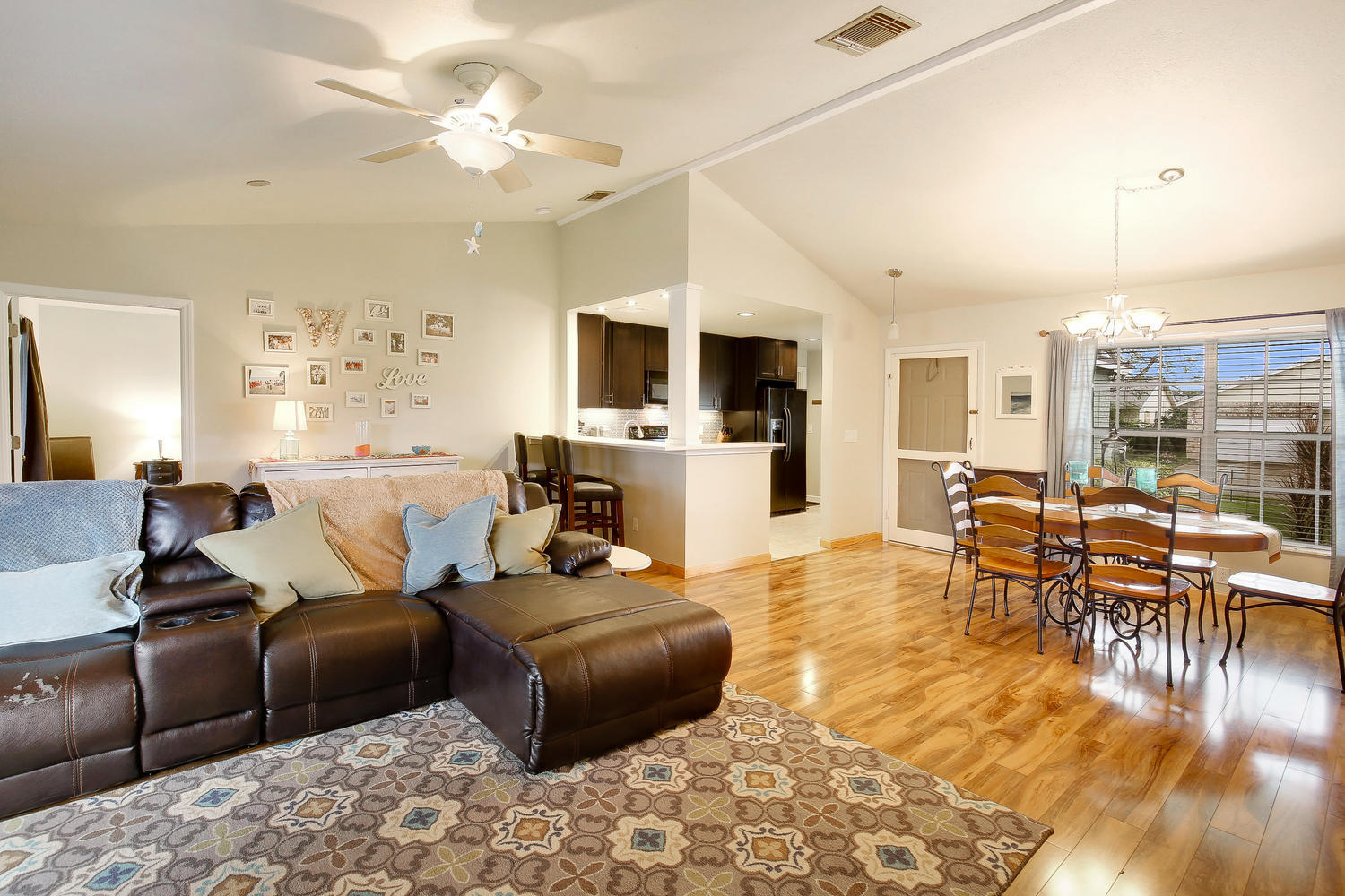 136 Stillwater Circle Jupiter, FL 33458 - Photo 4 of 20 Living Room