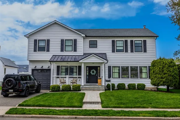 $1,599,000 | 8 Piper Place, Old Bethpage, NY 11804