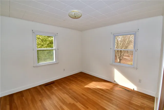 $2,850 | 10 Joanth Terrace, Westerly, RI 02891