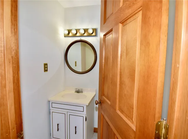 $2,850 | 10 Joanth Terrace, Westerly, RI 02891