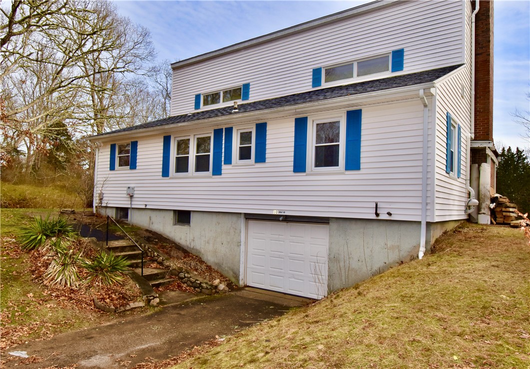 10 Joanth Terrace Westerly, RI 02891 - Photo 3 of 28