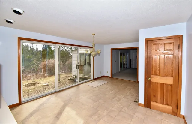 $2,850 | 10 Joanth Terrace, Westerly, RI 02891