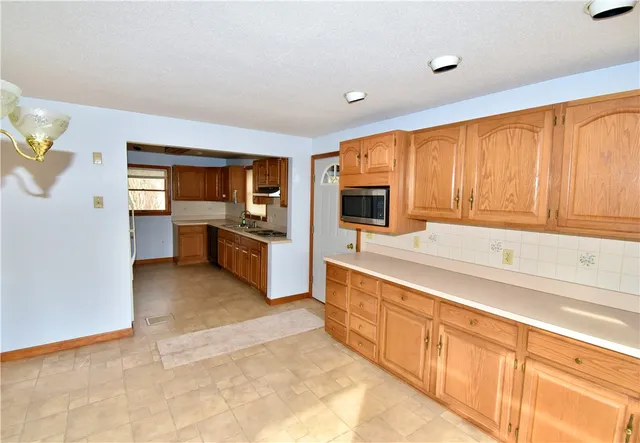 $2,850 | 10 Joanth Terrace, Westerly, RI 02891