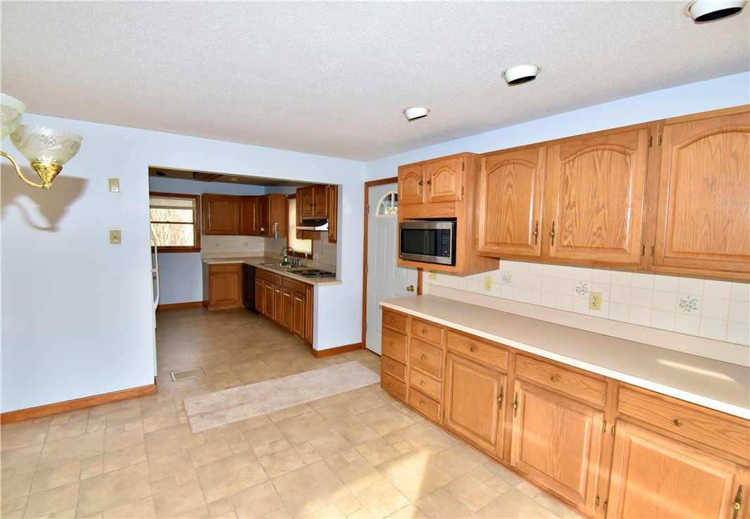 10 Joanth Terrace Westerly, RI 02891 - Photo 5 of 28