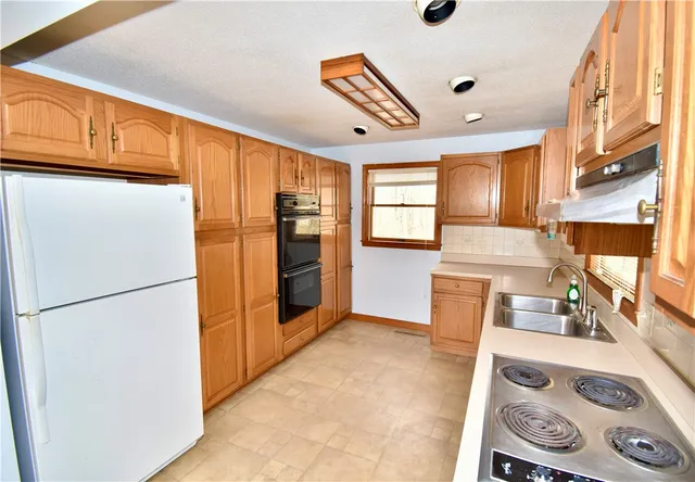 $2,850 | 10 Joanth Terrace, Westerly, RI 02891