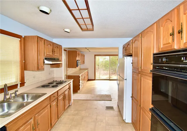 $2,850 | 10 Joanth Terrace, Westerly, RI 02891