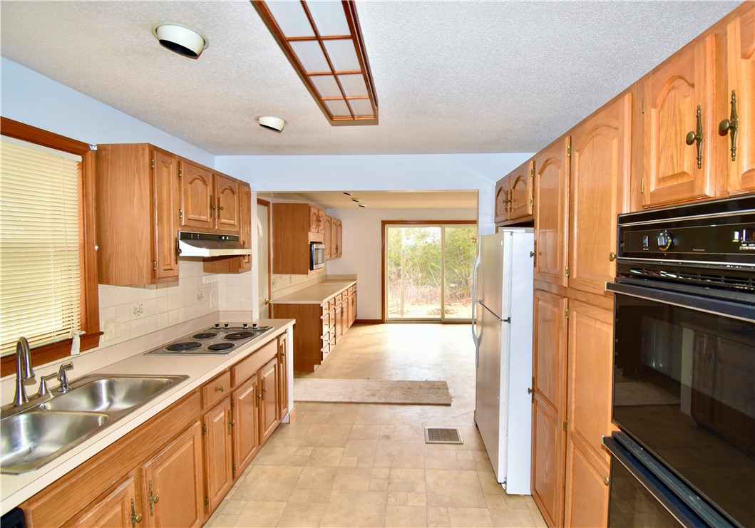 10 Joanth Terrace Westerly, RI 02891 - Photo 8 of 28