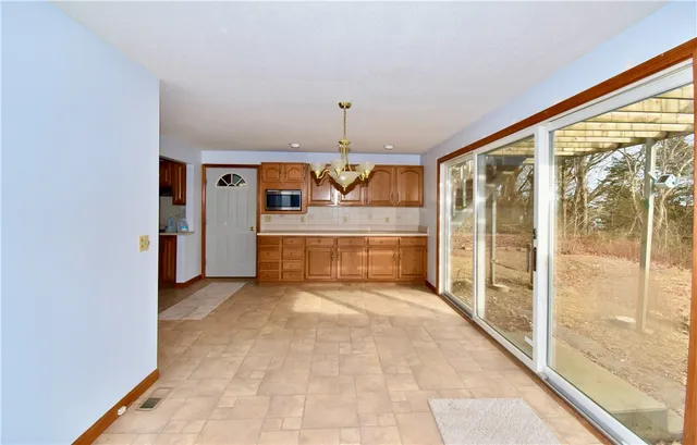 $2,850 | 10 Joanth Terrace, Westerly, RI 02891