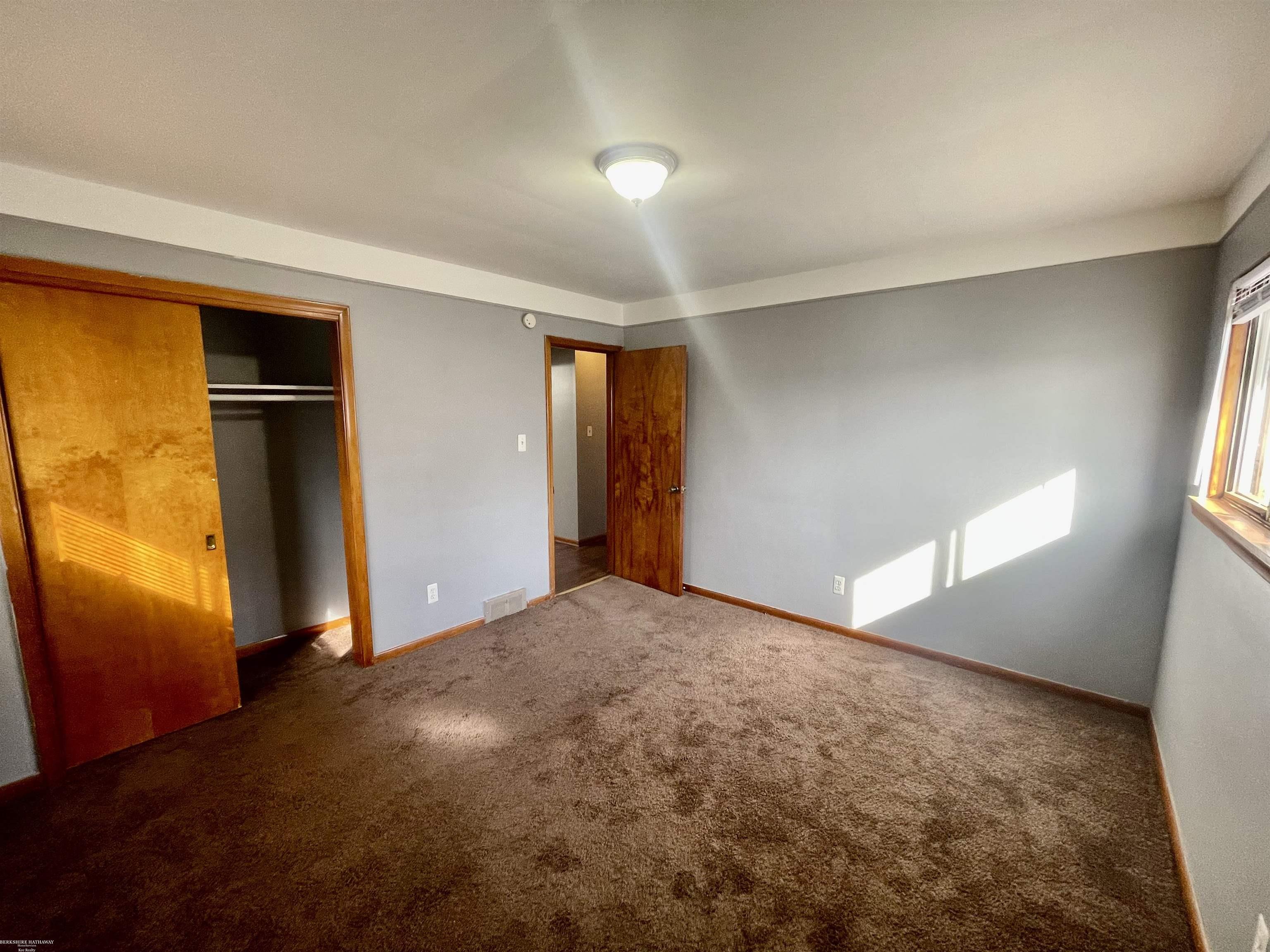 14868 Stephens Road Eastpointe, MI 48021 - Photo 12 of 18 50103018-11.JPG