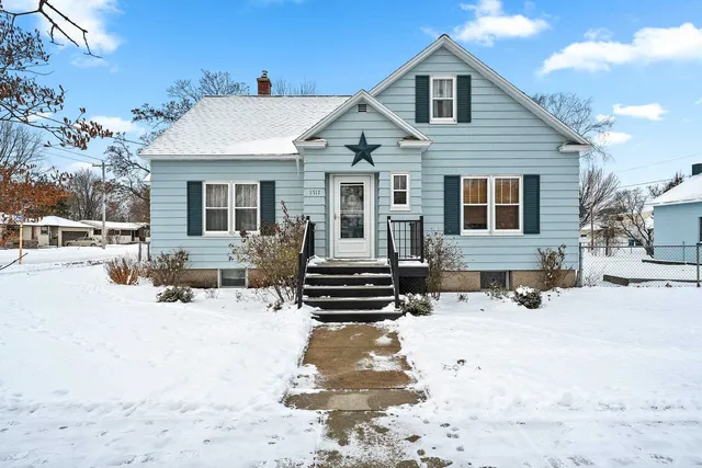 $349,900 | 1717 Church Street, Marinette, WI 54143
