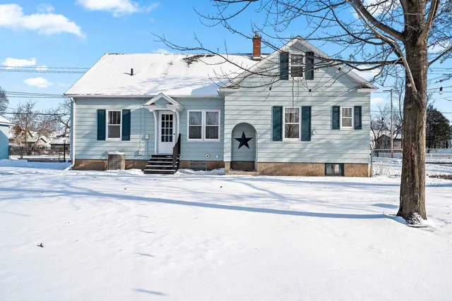 $349,900 | 1717 Church Street, Marinette, WI 54143