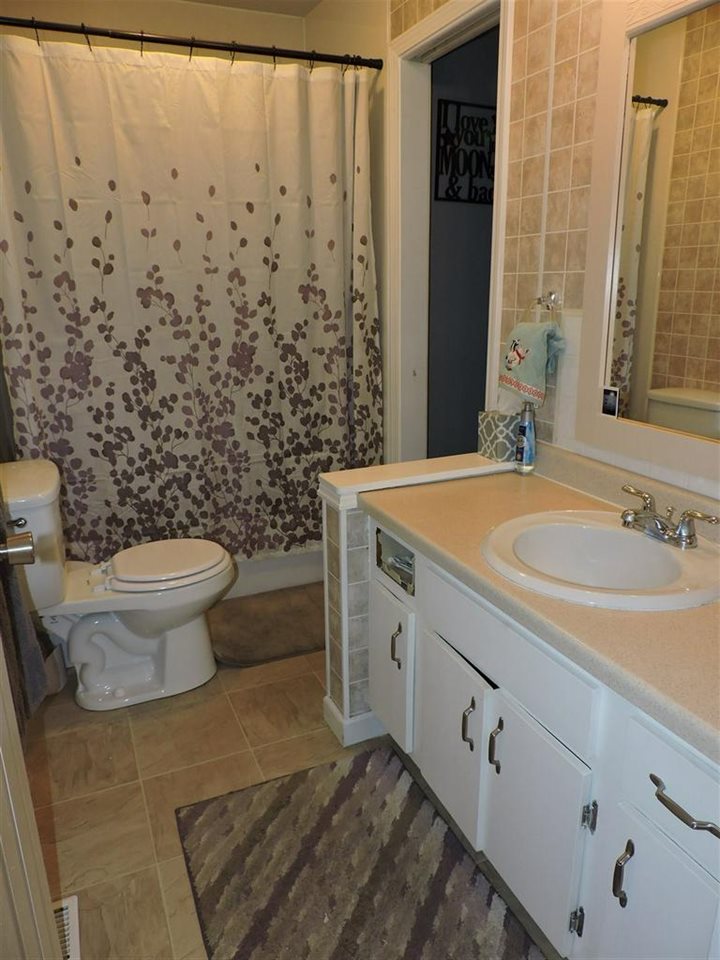 3085 South Genesee Road Burton, MI 48519 - Photo 13 of 37 21531515-12.JPG