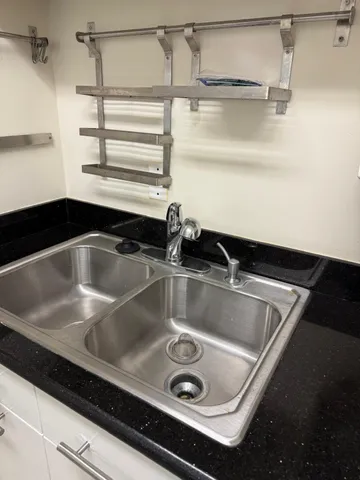 a close view of sink