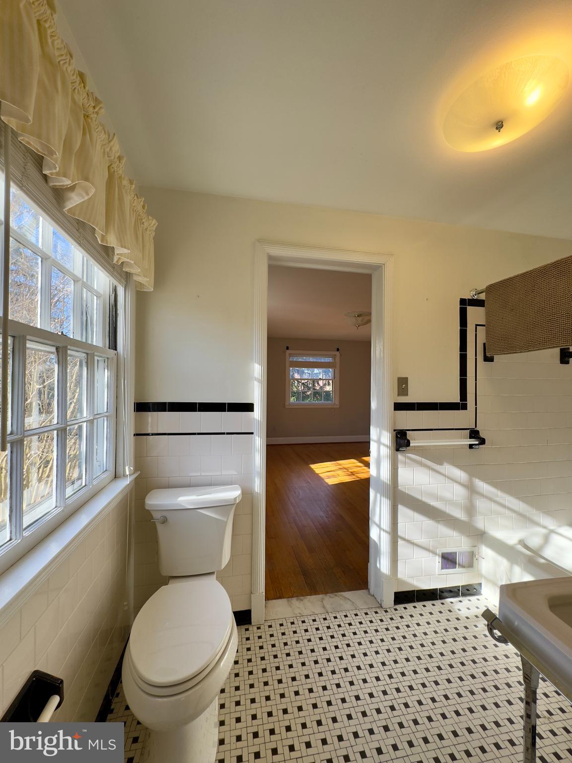5113 North Charles Street Baltimore, MD 21210 - Photo 17 of 34 a bathroom with a toilet a sink and a shower