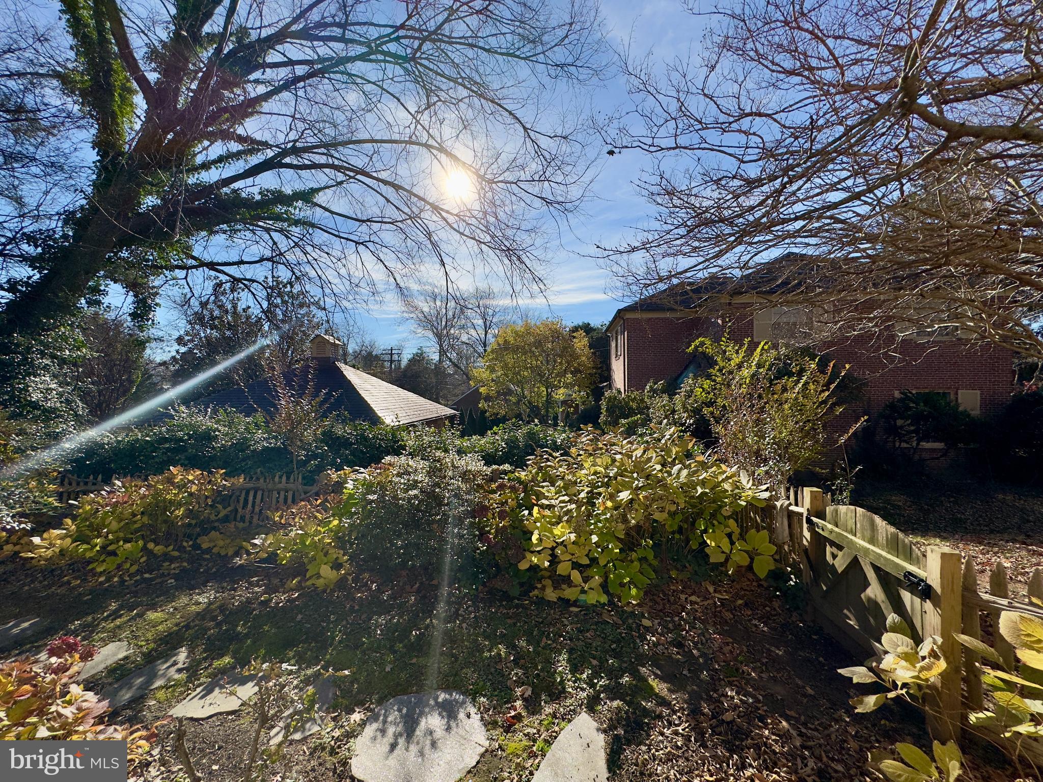 5113 North Charles Street Baltimore, MD 21210 - Photo 4 of 34 a backyard of a house