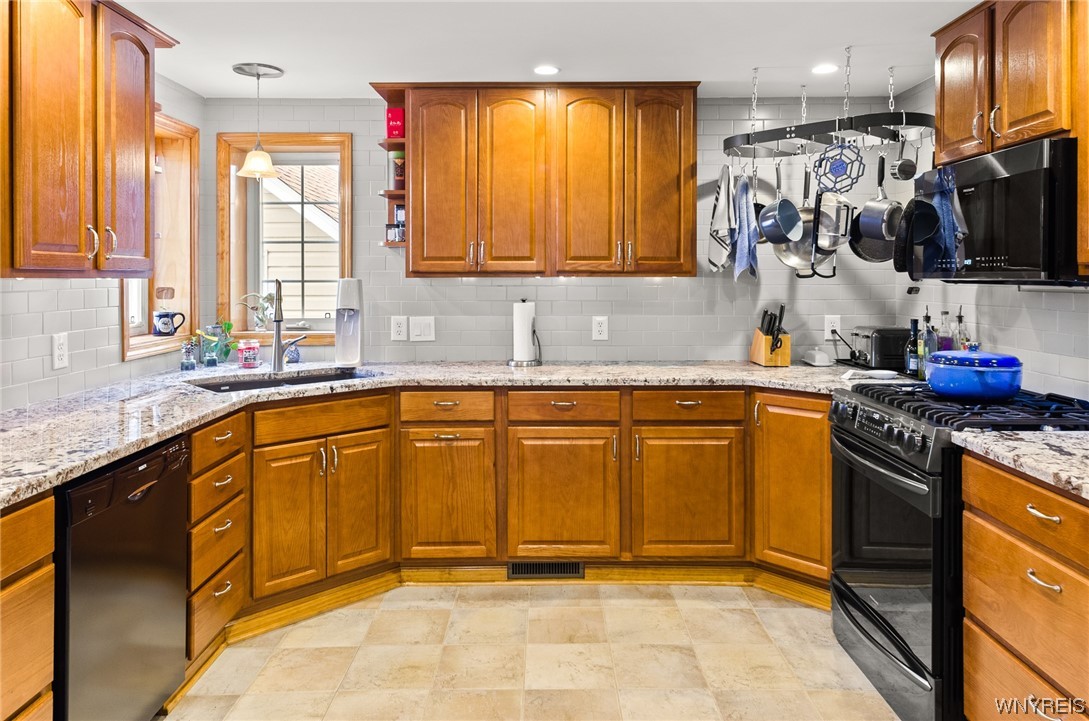 241 Lowell Road Tonawanda Town, NY 14217 - Photo 12 of 49