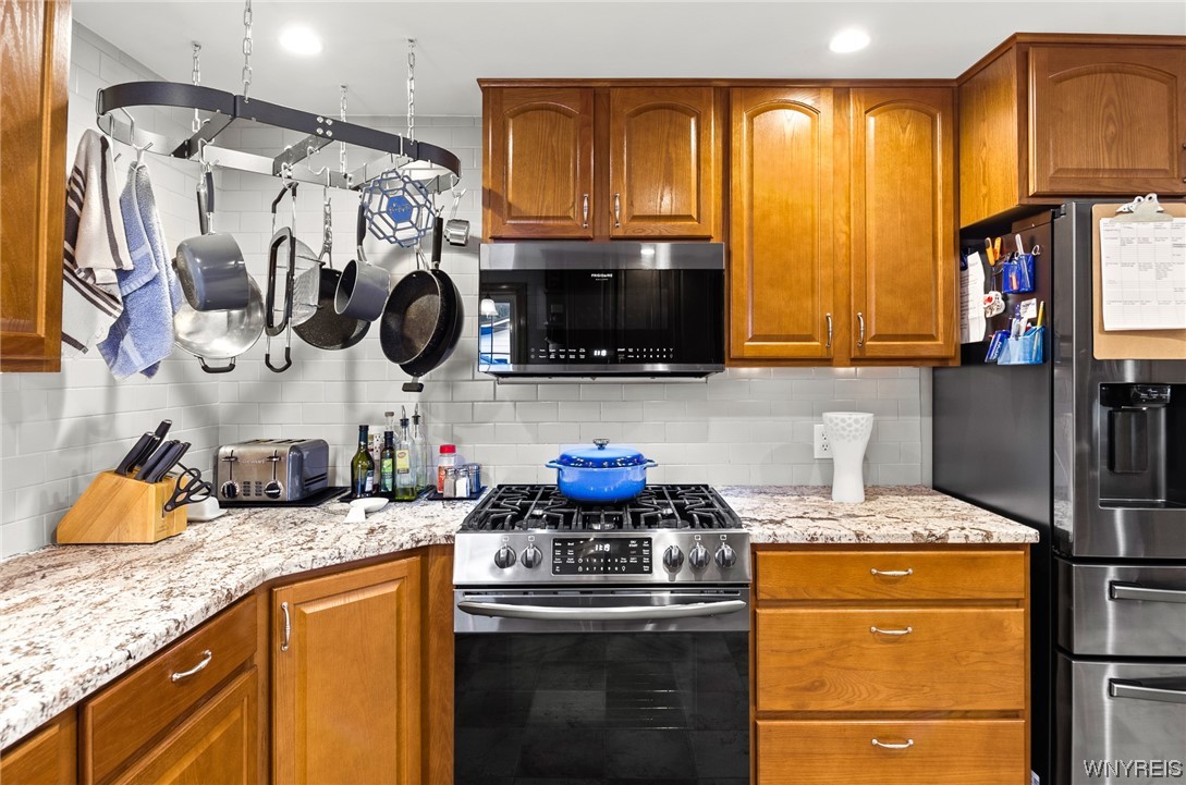 241 Lowell Road Tonawanda Town, NY 14217 - Photo 14 of 49