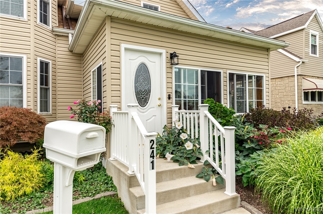 241 Lowell Road Tonawanda Town, NY 14217 - Photo 4 of 49