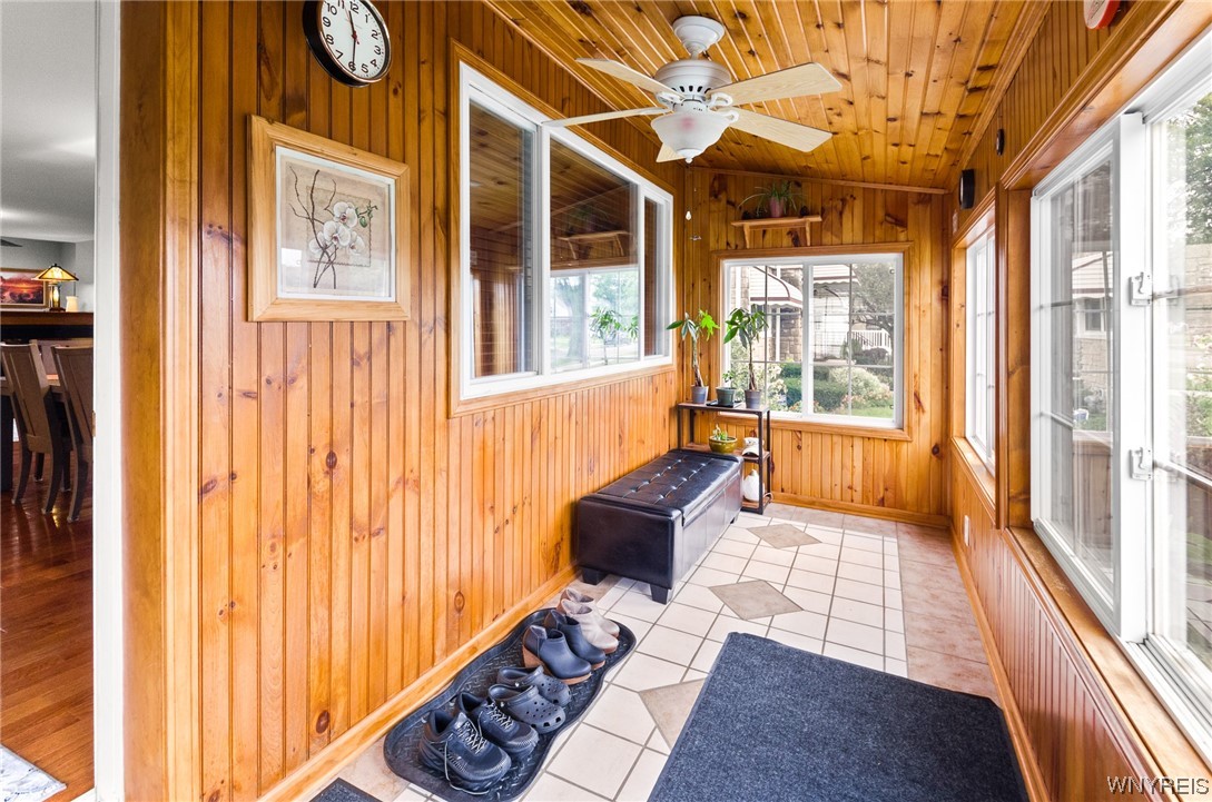 241 Lowell Road Tonawanda Town, NY 14217 - Photo 5 of 49