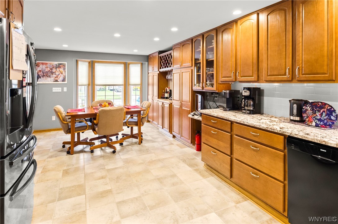 241 Lowell Road Tonawanda Town, NY 14217 - Photo 10 of 49