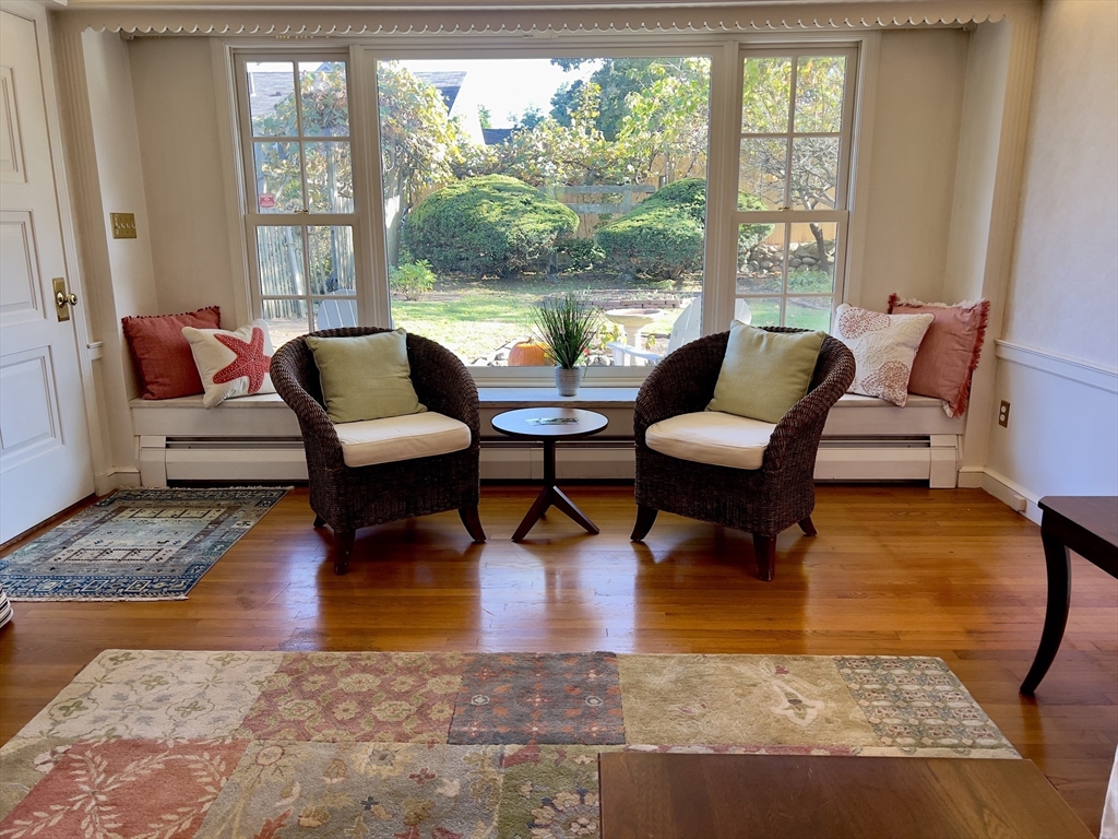 62 Longview Drive Marblehead, MA 01945 - Photo 9 of 42 a living room with furniture and a rug
